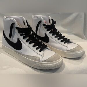 Nike Blazer Mid 77 Vintage
White Black